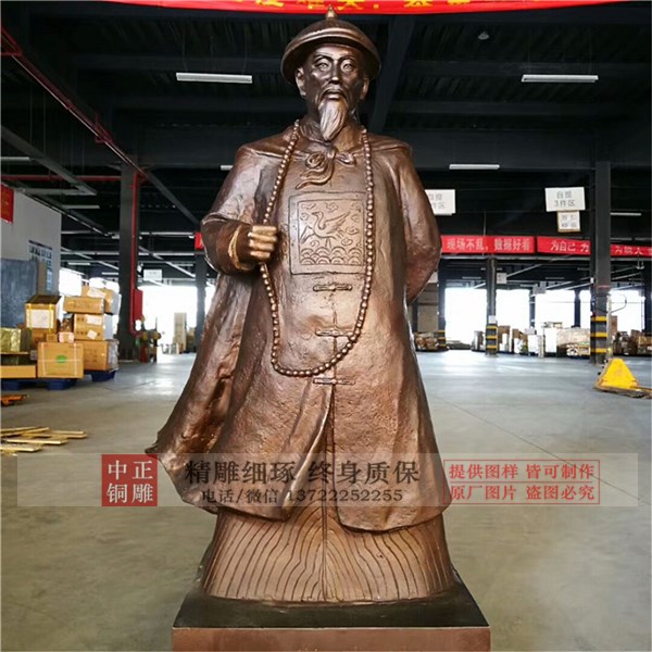 廣場古代人物雕塑