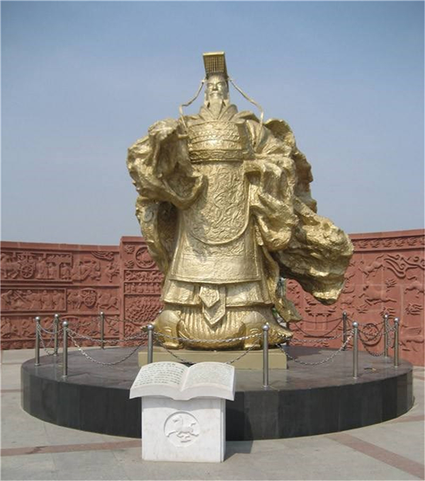 廣場(chǎng)秦始皇雕塑