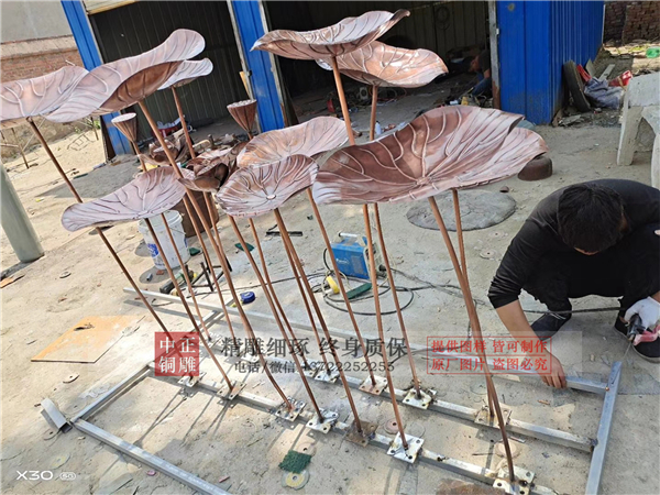 水中荷葉雕塑.jpg 水中荷葉雕塑.jpg