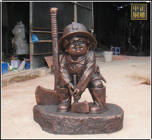 現(xiàn)代人物雕塑