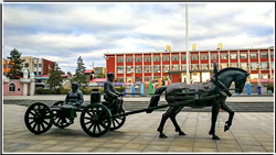 銅馬車(chē)雕塑