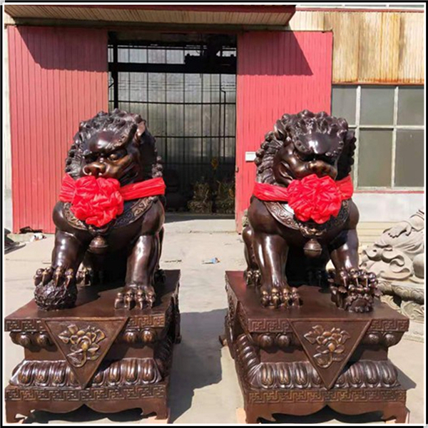 一對(duì)銅獅子雕塑