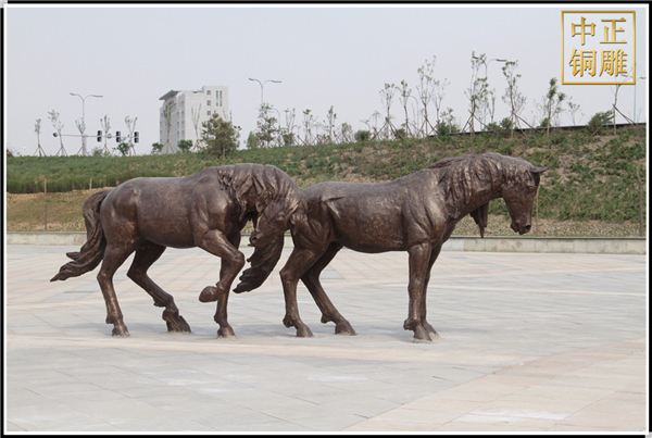 專業定做銅馬雕塑.jpg