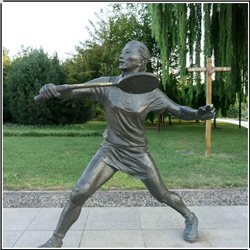 打羽毛球校園雕塑