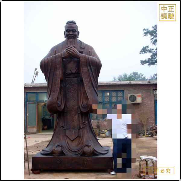 圖書(shū)館門(mén)前孔子雕像